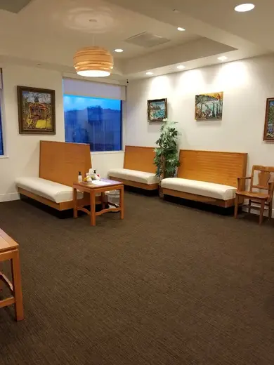 Bright and inviting waiting area at Beyond Mental Health detox center in Hawaii.