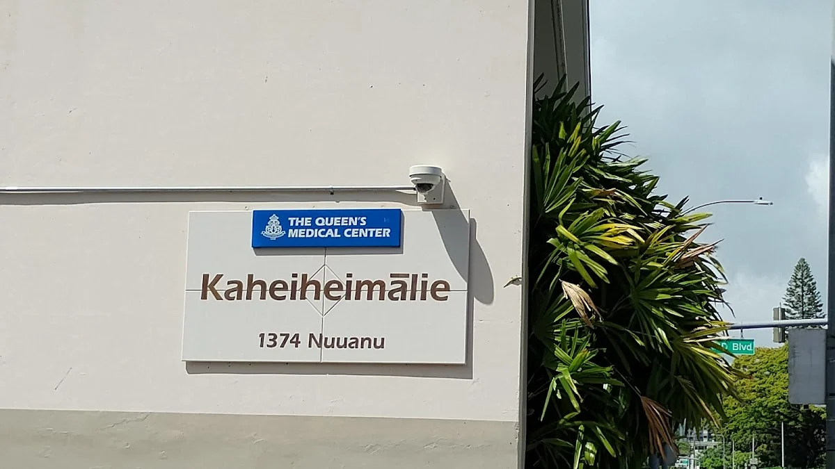 Kaheiheimalie Building - Queen's Counseling Center